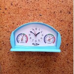 Часовник с термометър и влагомер